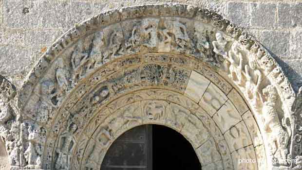 Talmont, église Sainte-Radegonde, le portail côté nord