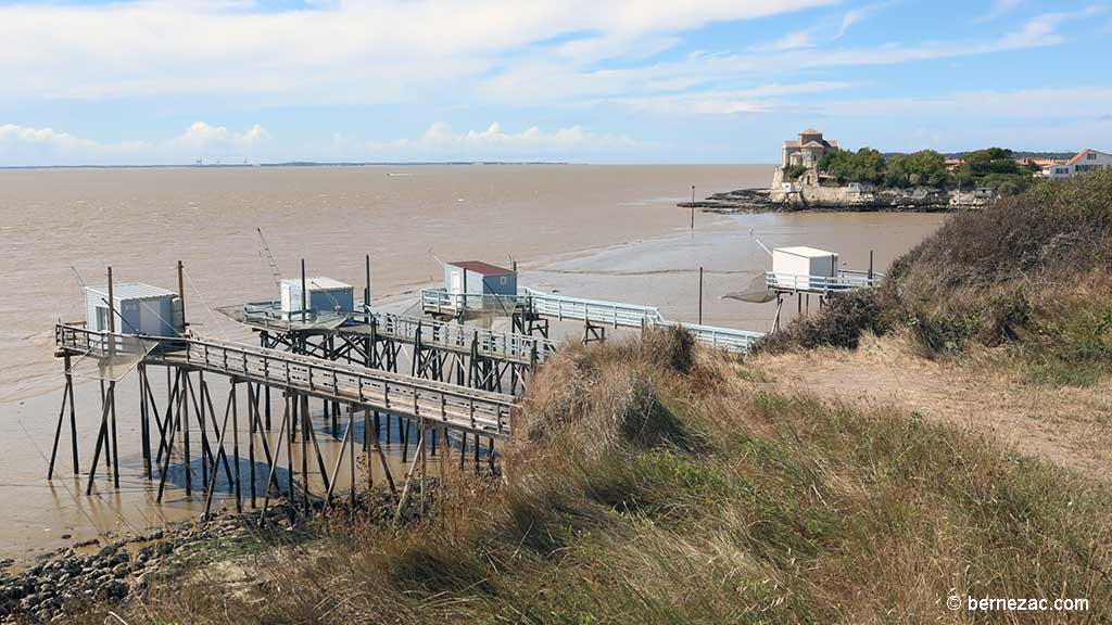 Talmont-sur-Gironde, la falaise du Caillaud, les carrelets