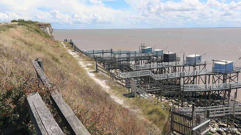 Talmont-sur-Gironde, la falaise du Caillaud, les carrelets