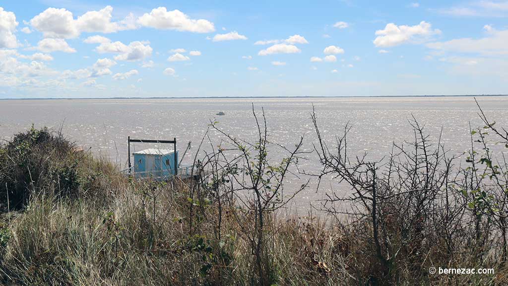 Talmont-sur-Gironde, la falaise du Caillaud, estuaire de la Gironde