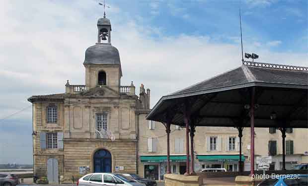 Bourg-sur-Gironde, la Halle et la Jurade