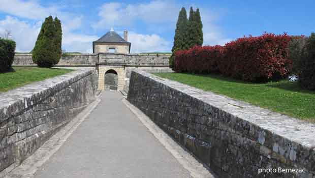 Blaye - accès à Citadelle par la Porte Dauphine 