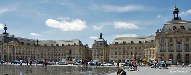 Bordeaux, place de la Bourse