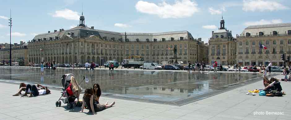 Bordeaux, place de la Bourse et miroir d'eau