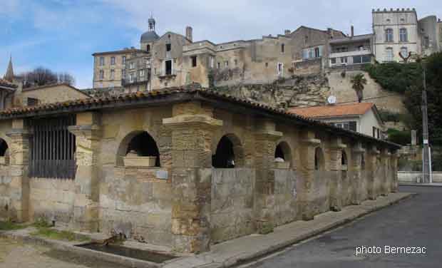 Bourg-sur-Gironde, le lavoir, vue extérieure