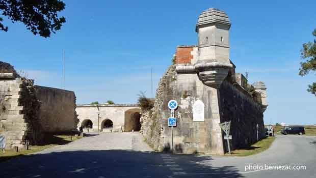 Brouage, la Porte Royale et le bastion Royal