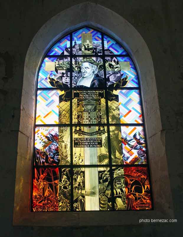 Brouage, église Saint-Pierre, le vitrail qui rappelle la fondation de Québec.