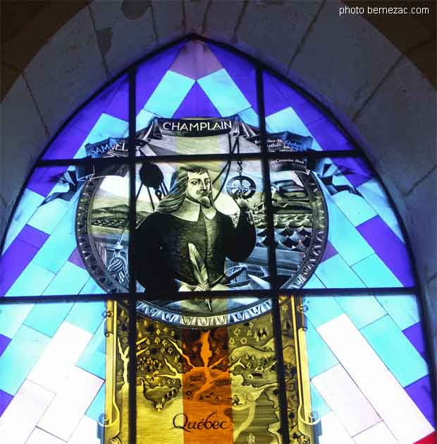 Brouage, église Saint-Pierre, le vitrail en hommage à Champlain.