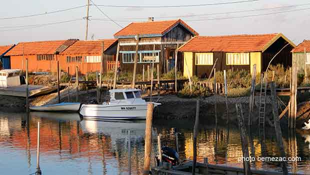 La Tremblade, les cabanes ostréicoles au soleil déclinant