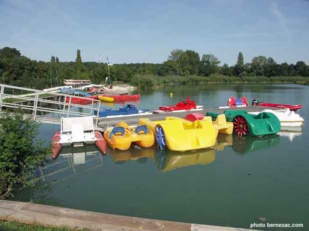 Jonzac, la base de loisirs, activités nautiques