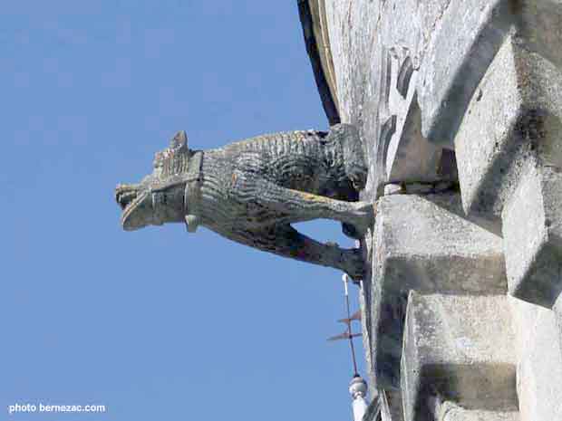 Jonzac, les gargouilles du château