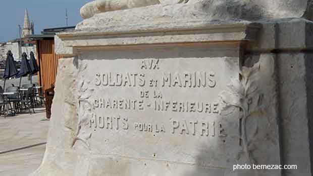 La Rochelle square Valin monument aux soldats et marins disparus