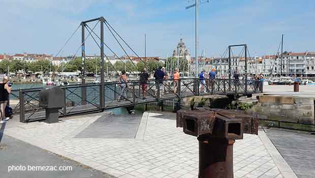 La Rochelle, la passerelle côté quai du Gabut