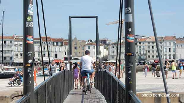 La Rochelle, la passerelle vers le quai du Carénage
