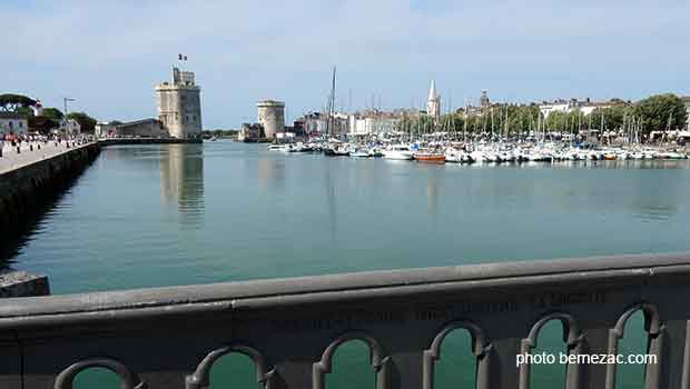 La Rochelle, le Vieux Port, vue sur le bassin et les tours