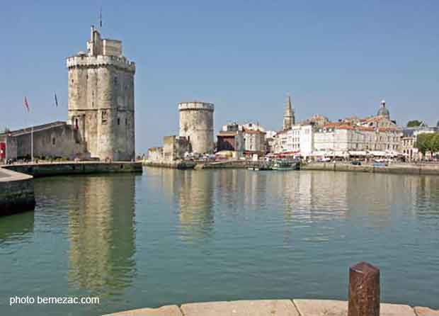 La Rochelle, le Vieux Port, vue sur les Tours depuis le quai du Carénage