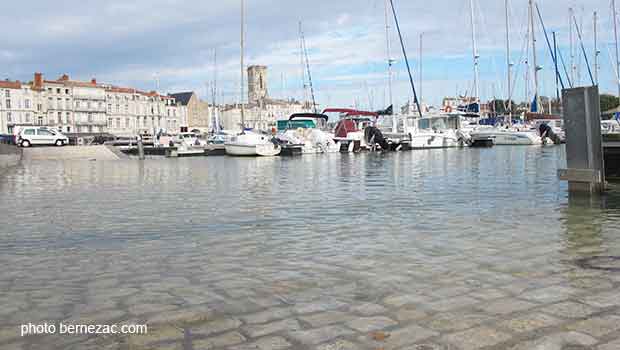 La Rochelle, grande marée au Vieux Port