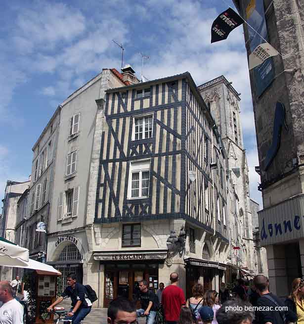 La Rochelle maisons médiévales rue saint-sauveur