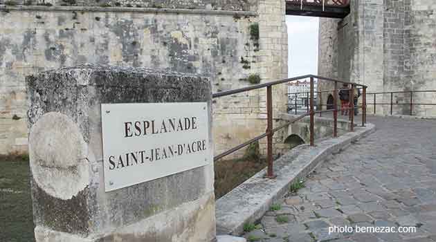 La Rochelle, passage de l'esplanade Saint-Jean d'Acre