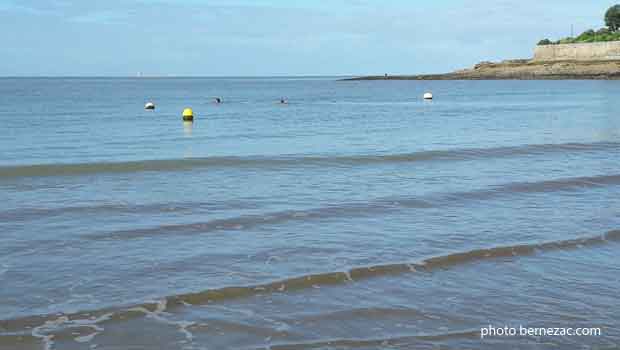 Plage de Nauzan, matin calme et marée basse