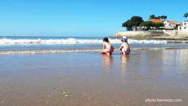 Plage de Nauzan, matin calme et marée basse