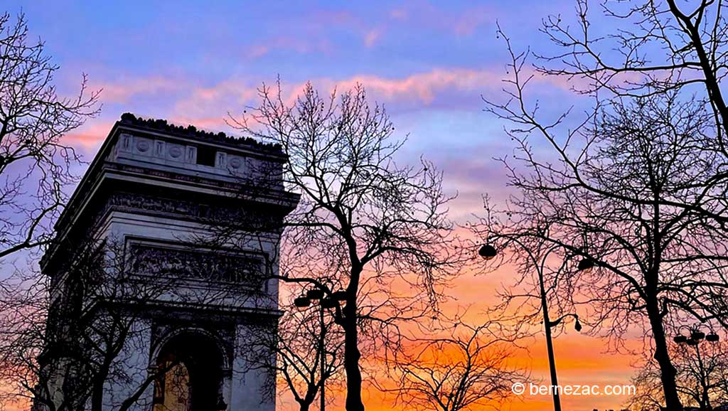 Paris, coucher de soleil sur l'arc de Triomphe