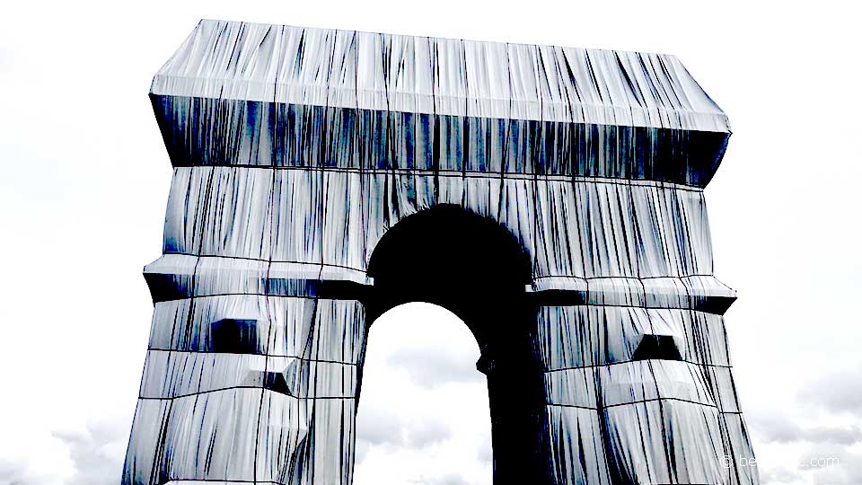 Paris arc de triomphe Christo