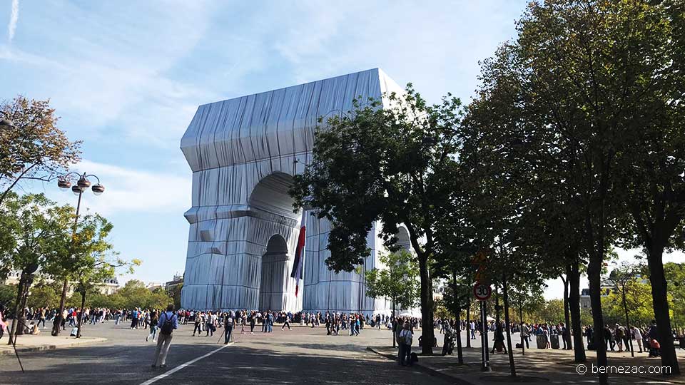 Paris arc de triomphe Christo