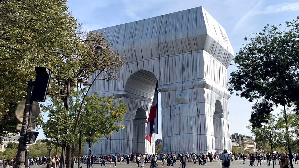 Paris arc de triomphe Christo