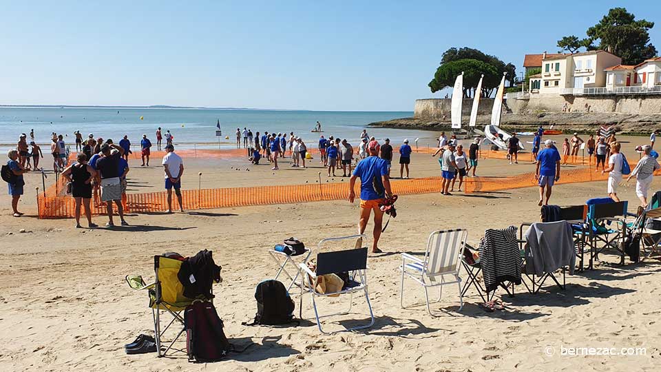 pétanque sur la plage à Saint-Palais-sur-Mer