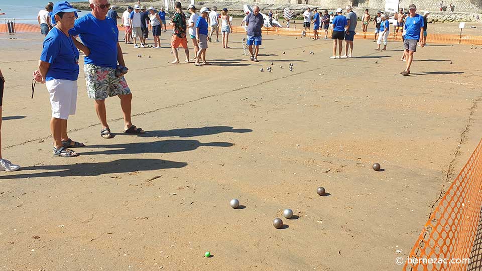 pétanque sur la plage à Saint-Palais-sur-Mer