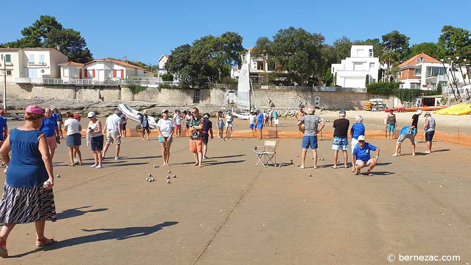 pétanque sur la plage à Saint-Palais-sur-Mer