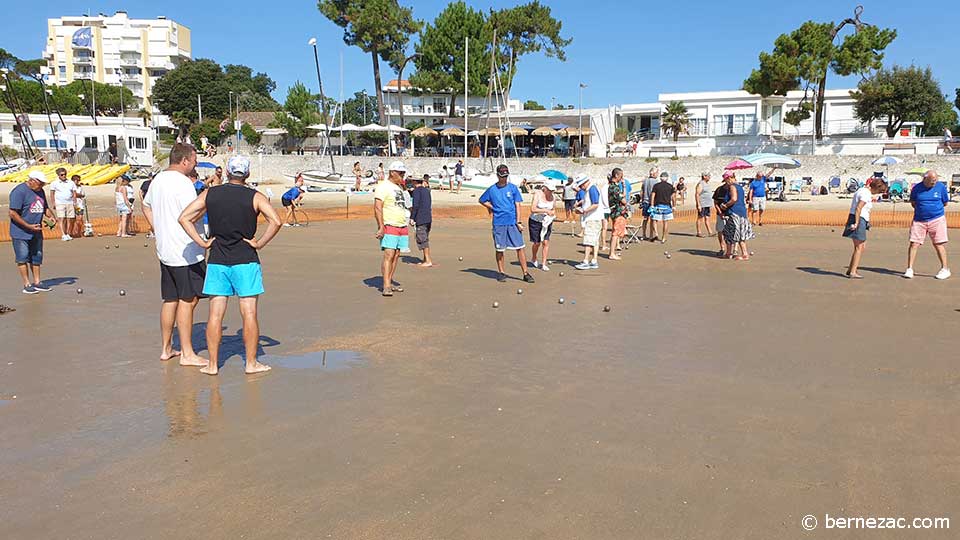 pétanque sur la plage à Saint-Palais-sur-Mer