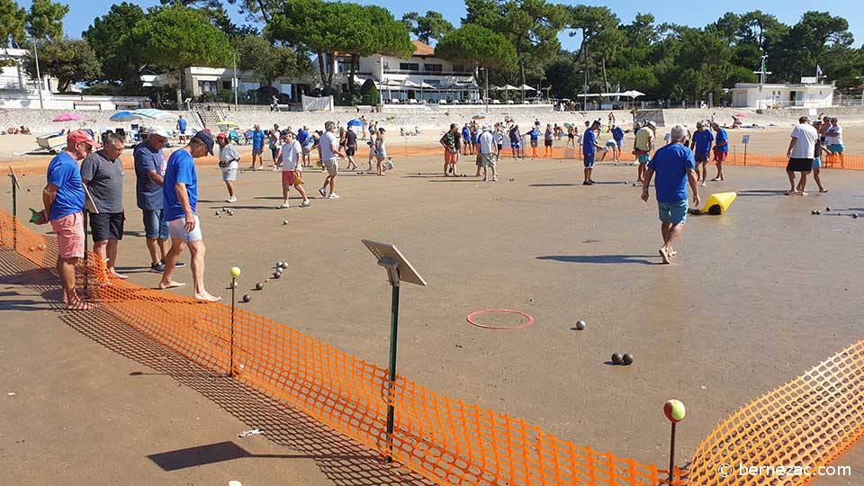 pétanque sur la plage à Saint-Palais-sur-Mer