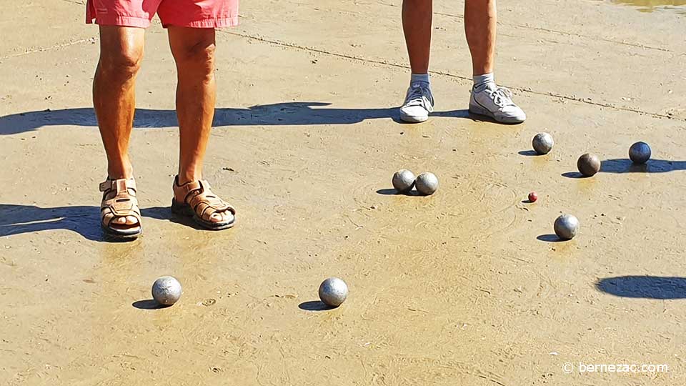 pétanque sur la plage à Saint-Palais-sur-Mer