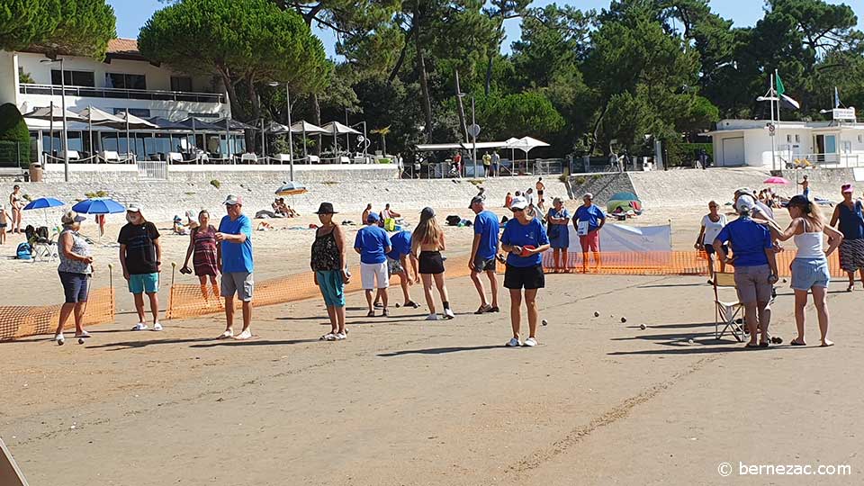 pétanque sur la plage à Saint-Palais-sur-Mer