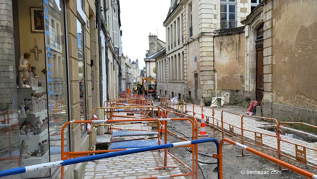 Poitiers rue de la Cathédrale