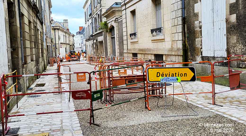 Poitiers, chantier rénovation de la rue de la Cathédrale