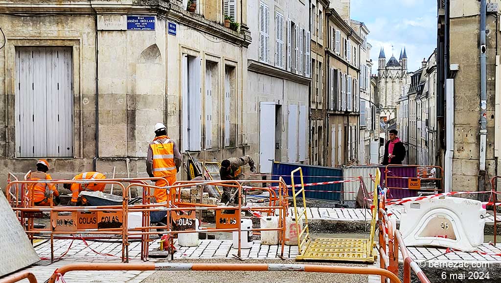 Poitiers, chantier rénovation de la rue de la Cathédrale