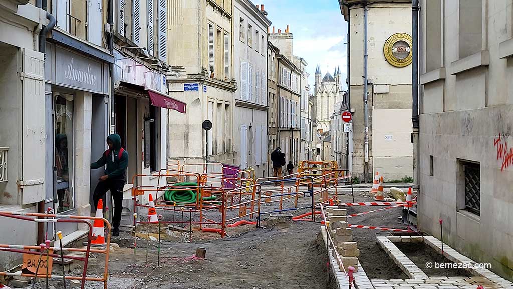 Poitiers rue de la Cathédrale