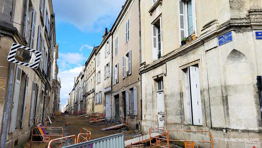 Poitiers rue de la Cathédrale