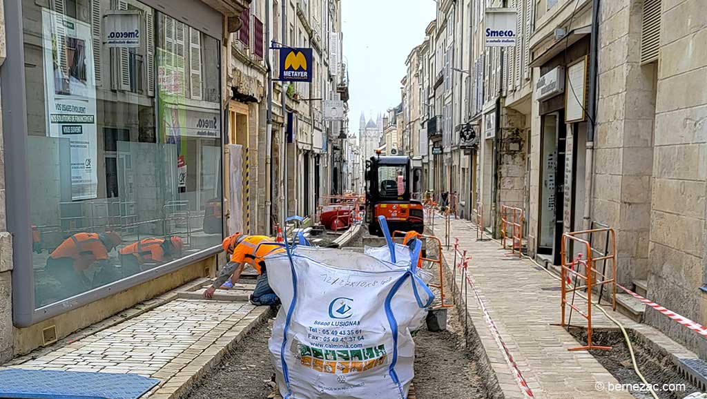 Poitiers rue de la Cathédrale