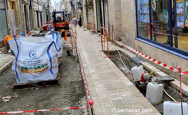 Poitiers rue de la Cathédrale