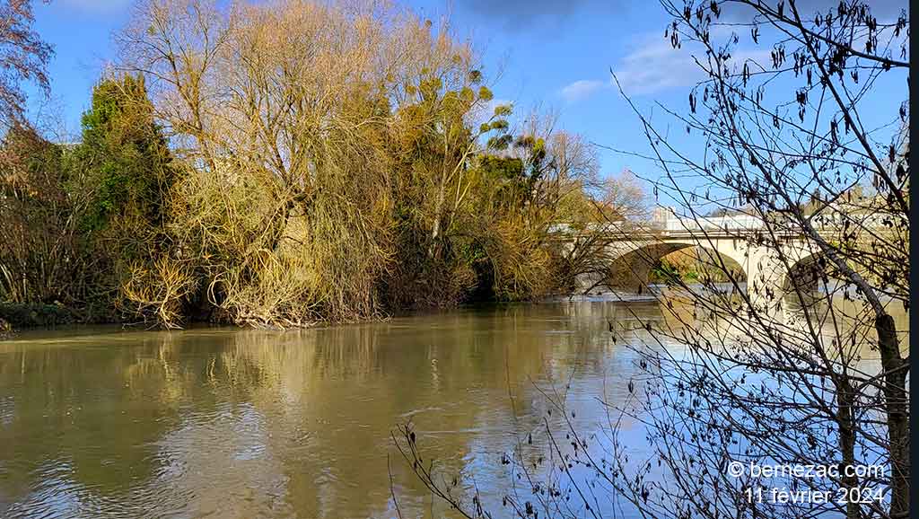 Poitiers, promenade Pasteur, rive droite du Clain