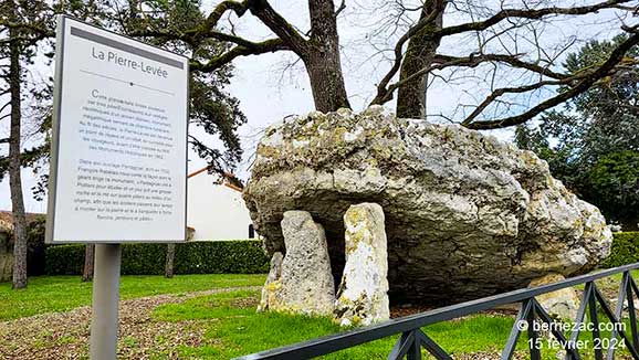 Poitiers, le dolmen de La Pierre Levée