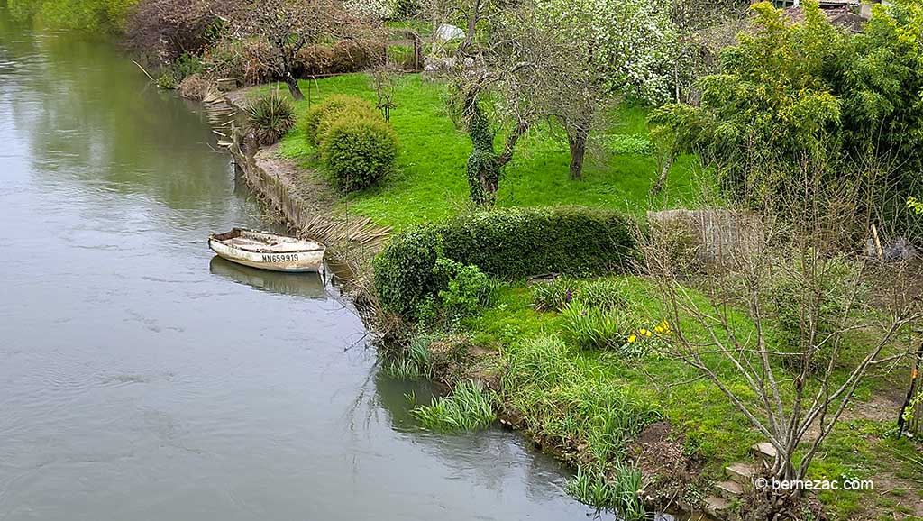 Poitiers, avril 2024 le printemps au Pont Neuf