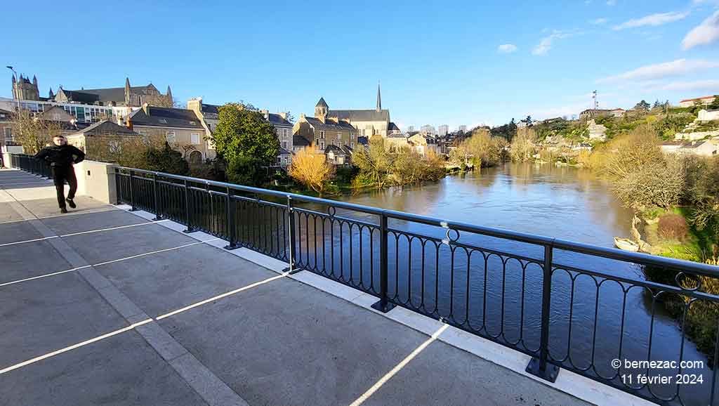 Poitiers, chantier réhabilitation du Pont-Neuf, février 2024