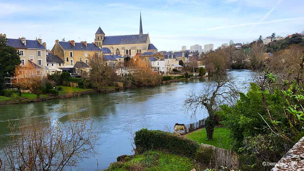 Poitiers, le Clain en aval du Pont-Neuf 