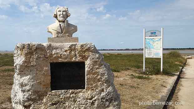 Port-des_Barques stèle Marquis de La Fayette