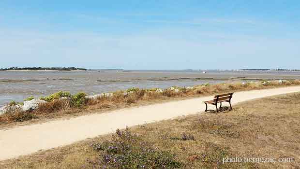 Port-des-Barques, promenade bord de mer